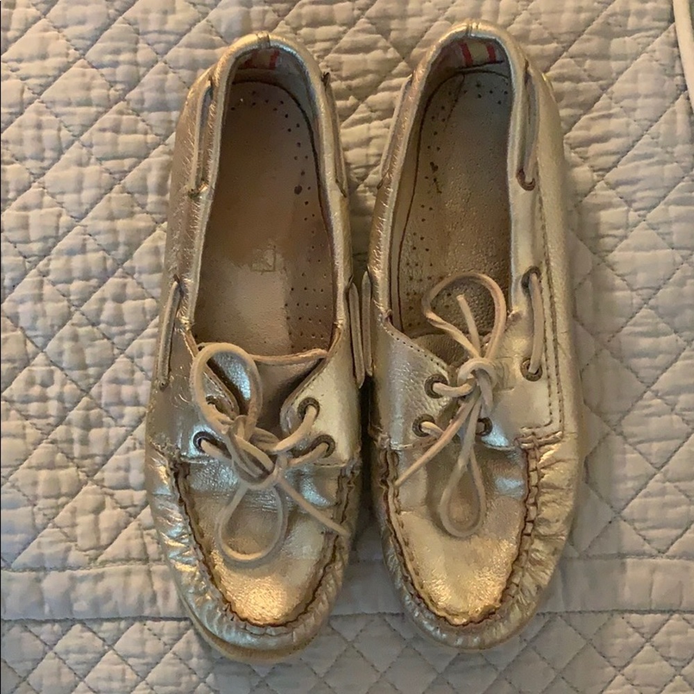 Metallic gold Sperrys